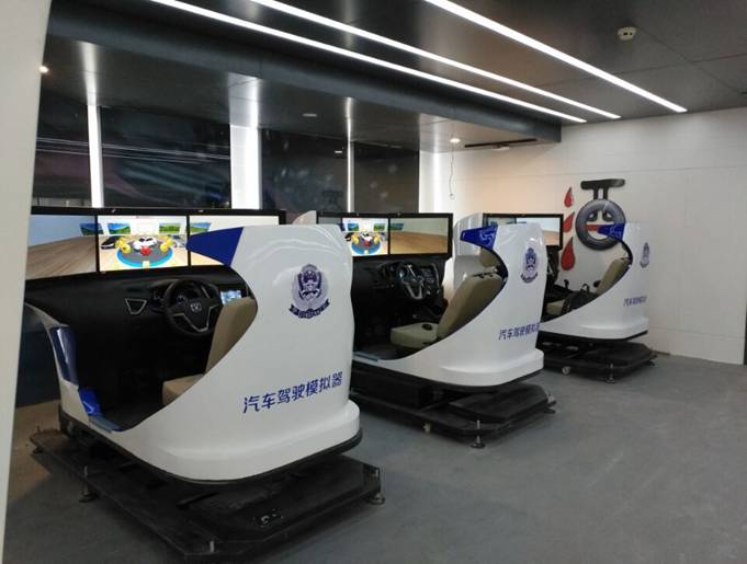 高端汽車模擬訓(xùn)練器